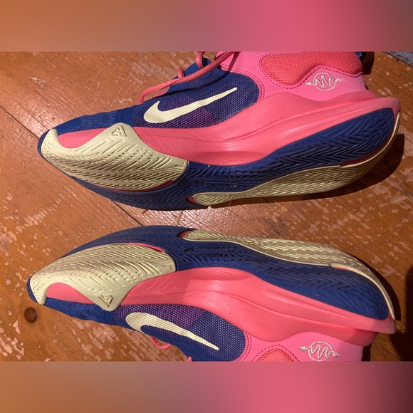 Giannis Freak 3 - Picture 4 of 10